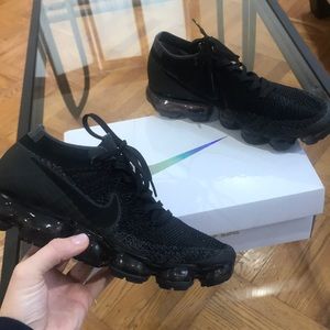 all black womens nike vapormax